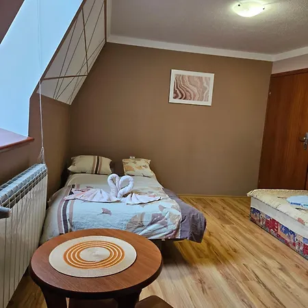 Szmaragd Pensión 3*